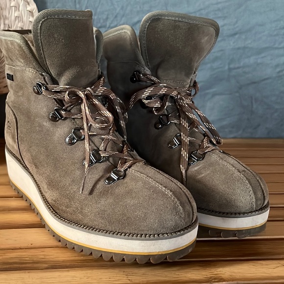 Ugg platform hiking boots - Picture 3 of 6